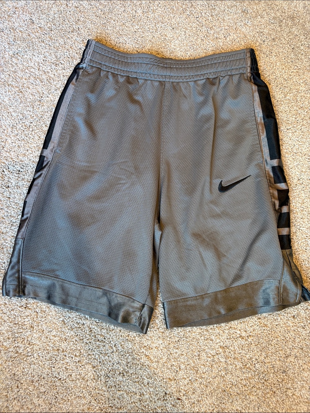 Nike Dri-FIT Gray Basketball Shorts Boys Size Large